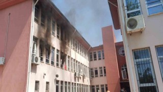 Karne günü ilkokulda yangın