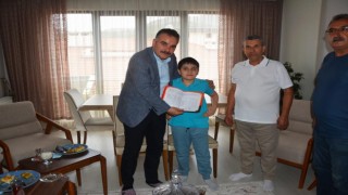 Karnesini evinde kaymakamdan aldı