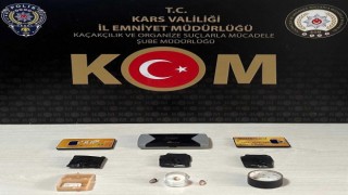 Karsta ehliyet sınavı için kopya düzeneği kuran 3 şahıs suçüstü yakalandı