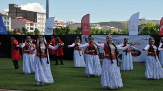 Karsta halk oyunları rüzgarı esti