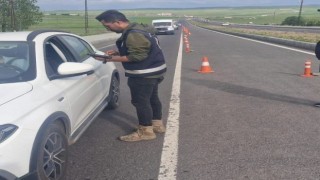 Karsta trafik uygulamaları sürüyor