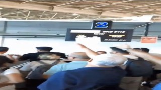 Karsta uçak seferi iptal edildi, yolcular isyan etti