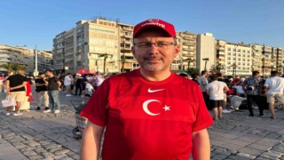 Kasapoğlu milli maçı İzmirlilerle birlikte izledi