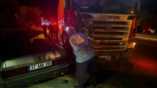 Kastamonuda tır ile otomobil çarpıştı: 2 yaralı