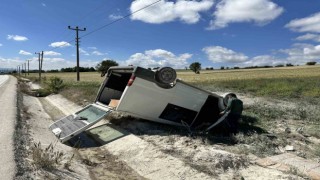 Kastamonuda yoldan çıkan minibüs, şarampole uçtu: 2 yaralı