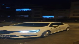Kavurucu sıcakta yaklaşık 15 metrekarelik alana yağan yağmur şaşırttı