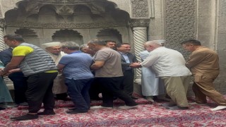 Kayseri protokolü vatandaşlarla bayramlaştı