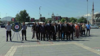 Kayseride Dünya Çevre Günü dolayısıyla çelenk koyma töreni düzenlendi