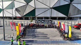 Kazada hayatını kaybeden bisikletçi için pedal çevirdiler