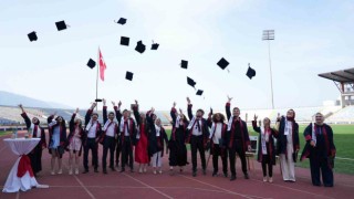 KBÜde öğrenciler mezuniyet coşkusu yaşıyor