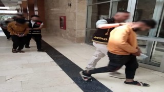 Kendilerini MİT görevlisi olarak tanıtıp 139 bin 600 dolar dolandırdılar
