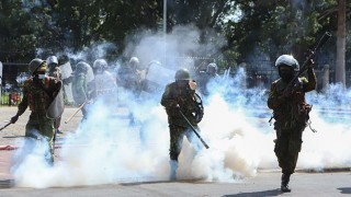 Kenya'da Polise destek için asker sokağa indi