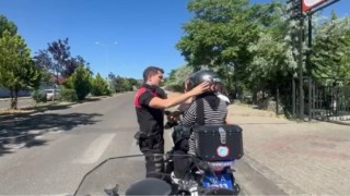 Kimliğini unutan öğrencinin imdadına Yunus polisleri yetişti