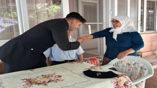 Kırklareli Jandarması, şehit anneleri ve babalarının elini öptü