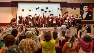 KMÜde 60 yaş üstü öğrencilerin mezuniyet coşkusu