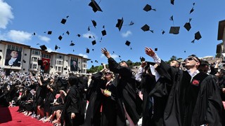 Koç Üniversitesi 30’uncu Dönem Mezunlarını Verdi