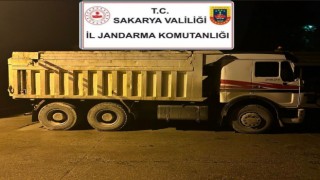 Kocaelinden gelerek Sakaryada kimyasal atık dökerken yakalandılar
