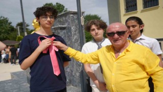 Kocaelinin en renkli adamından öğrencilere renkli karne hediyesi
