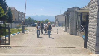 Komşusunu öldüren cinayet zanlısı kadın adliyeye çıkartıldı