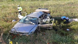 Kontrolden çıkan otomobil tarlaya uçtu: 3ü çocuk 7 yaralı