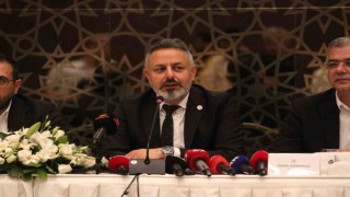 Konyasporda yönetim ve teknik ekip devam edecek