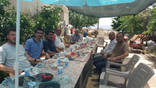 Köy halkından tayini çıkan öğretmenlere yemekli veda