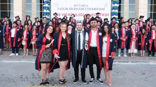 KSBÜ Diş Hekimliği Fakültesinde mezuniyet sevinci