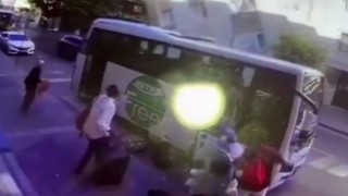 Küçükçekmecede 3 katlı binanın çökme anı kamerada