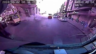 Küçükçekmecede binanın çöktüğü anlar araç kamerasında