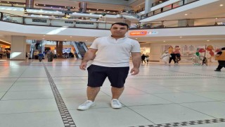 Küçükçekmecede çöken binada hayatını kaybedenin yakınları cenazeyi almak için Adli Tıpa geldi