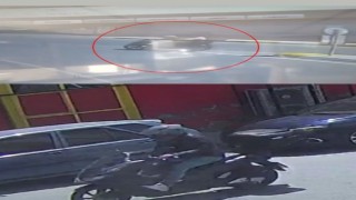 Küçükçekmecede kadını elle taciz eden motosikletli kamerada