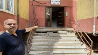 Küçükçekmecede, sitede bulunan dairelerin kolonları çatladı