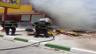 Kumluda çıkan çöp yangını söndürüldü