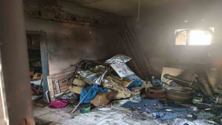 Kumluda yanan evde maddi hasar oluştu