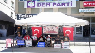 Kurban Bayramını buruk karşılayan aileler eylemini sürdürüyor