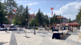 Kursiyerlerin yaptığı ürünler vatandaşların beğenisine sunuldu