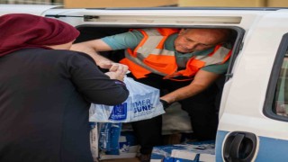 Kuşadası Belediyesinden çocuklara 143 bin 100 litre süt desteği