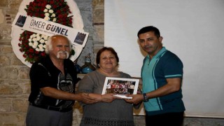 Kuşadasında Mavi İnsan lakaplı şair anıldı