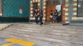Kütahyada uyuşturucu ticareti yapan 2 şüpheli tutuklandı