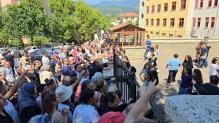 LGSnin ilk oturumu sona erdi, okul bahçesi açık görüşü andırdı