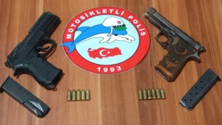 Lüleburgazda şüpheli şahsın üzerinden iki tabanca çıktı
