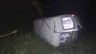Malkarada otomobil ile minibüs çarpıştı: 15 yaralı