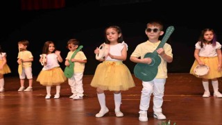 Manavgatta miniklerin mezuniyet sevinci