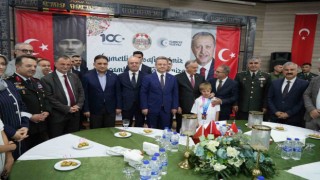 Manisa protokolü bayramlaştı