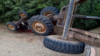 Manisada saman yüklü traktör devrildi: 2 yaralı
