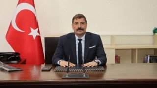 Manisanın Cumhuriyet Halk Partili (CHP) Kula Belediye Başkanı Hikmet Dönmez makamında iki kişiyi darp ettirdiği iddiasıyla tutuklanarak cezaevine gönderildi.