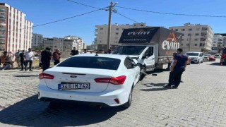 Mardinde otomobil ile kamyonet çarpıştı: 3 yaralı