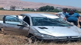 Mardinde sürücüsünün kontrolünden çıkan otomobil takla attı: 2 yaralı
