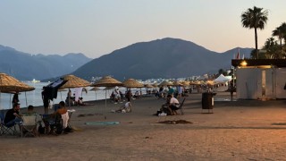 Marmarisliler güneş batarken sahillere akın ediyor