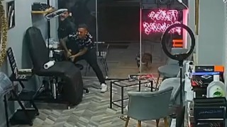 Marmariste dövmecilerin kavgası kanlı bitti, saldırı anı kamerada